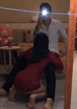 Primos cogen mientras todos se divierten en la fiesta. 7