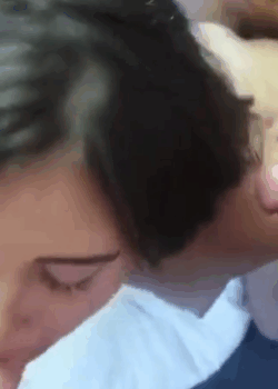 Jovencita le encanta hacer el delicioso 2