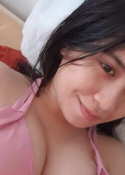 Cyntia tetona rica pasando nudes y detonada en video. 6