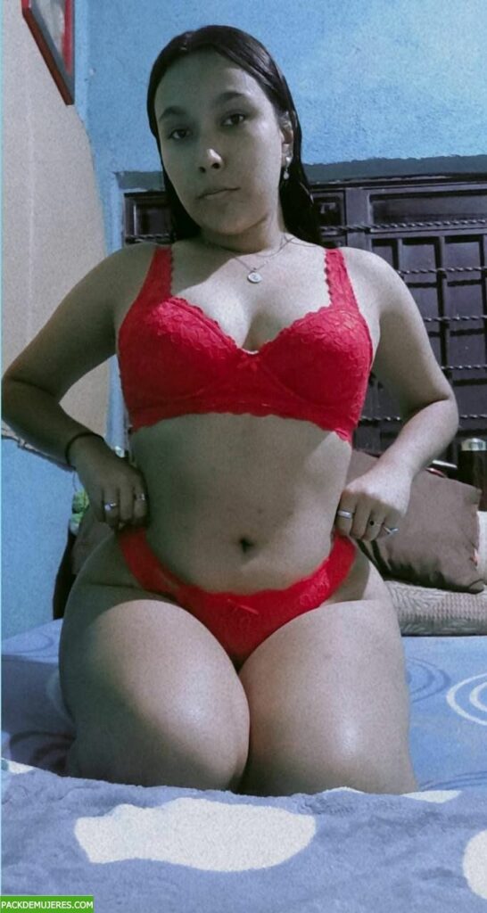 Casero de esta buenarda que se quita todo y pasa nudes. 1