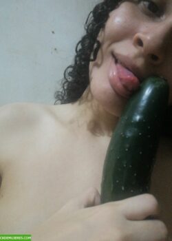 Francelis morrita vegana que se la come con la concha. 19