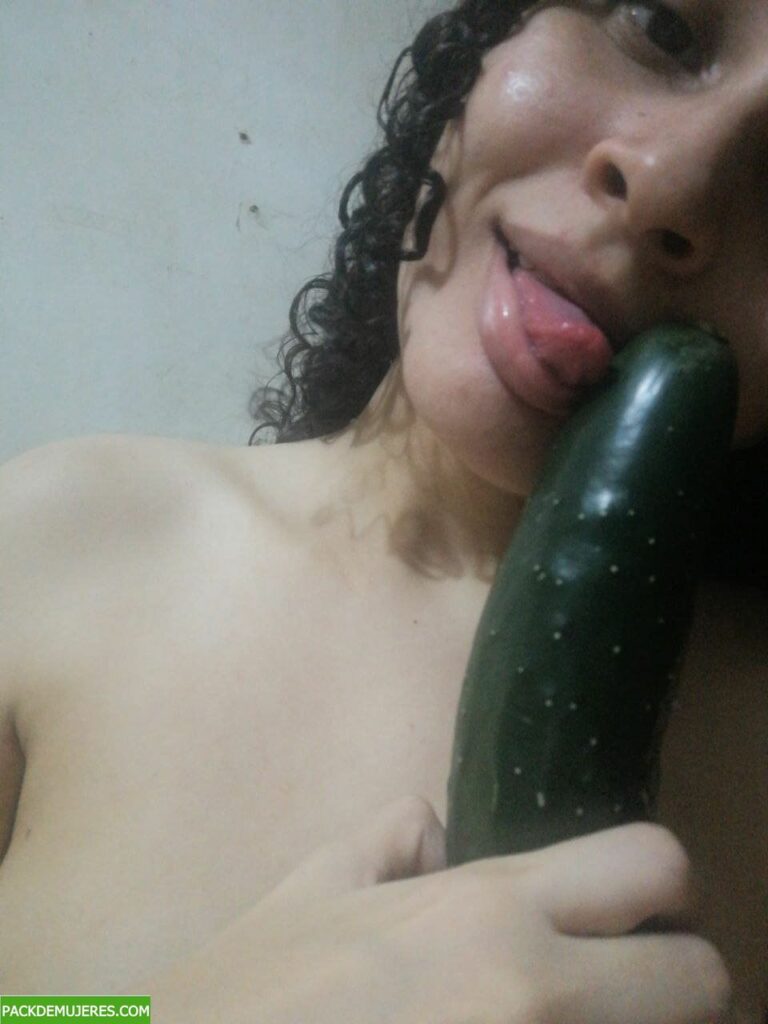 Francelis morrita vegana que se la come con la concha. 1