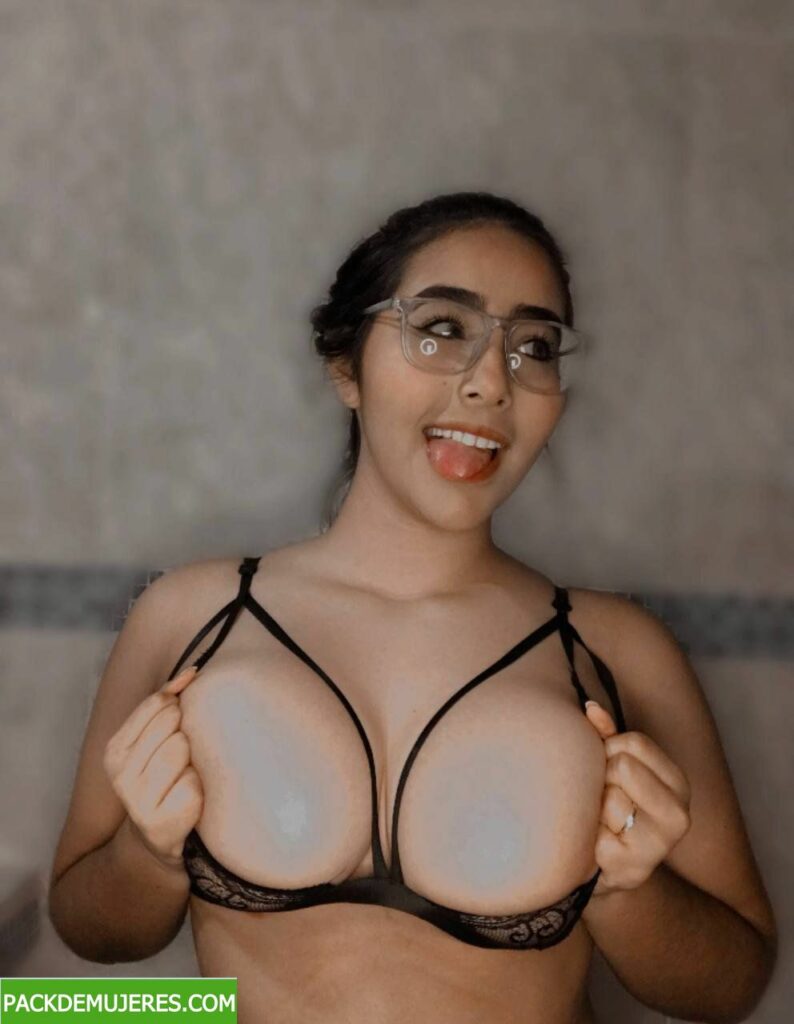 Linda tetona + videos bien cachondos 1