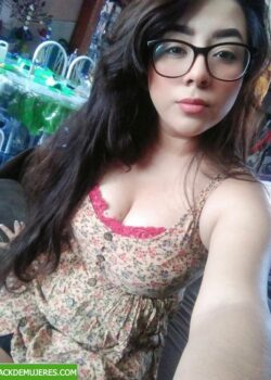 Haciendo el delicioso esta morra de lentes 18