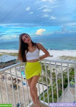 Nenita filtrada ticktoker en videos cogiendo. 7