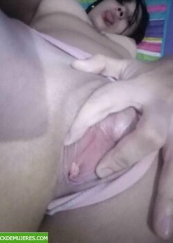 Flaca le encanta tocarse 2