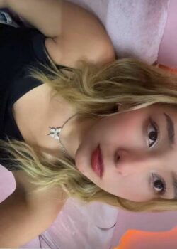 Rubia bien chupa polla 11