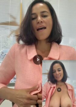 Secretaria se pone traviesa para que le den un asenso. 4