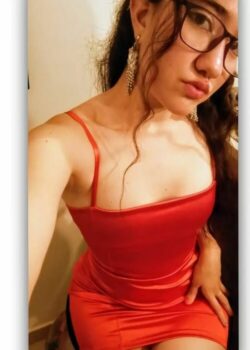 Mi novia culona me regala nudes divinas para sacarme la leche. 7
